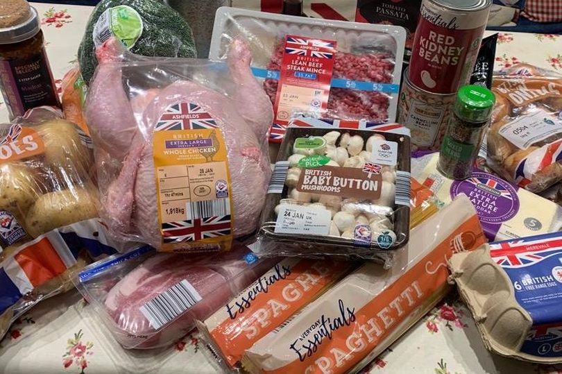 Zoe Chamberlain has shared her complete list of ingredients and meals to feed four for a week that stays under £30