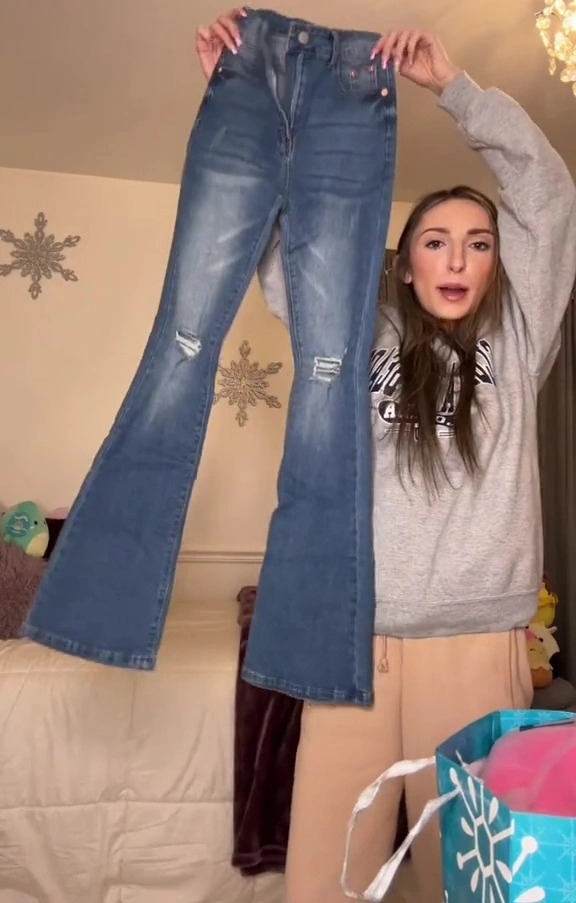 Alexis shows off her bell bottom ripped jeans from Shein