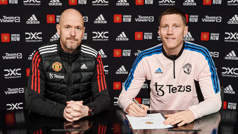 Erik ten Hag poses with his latest signing