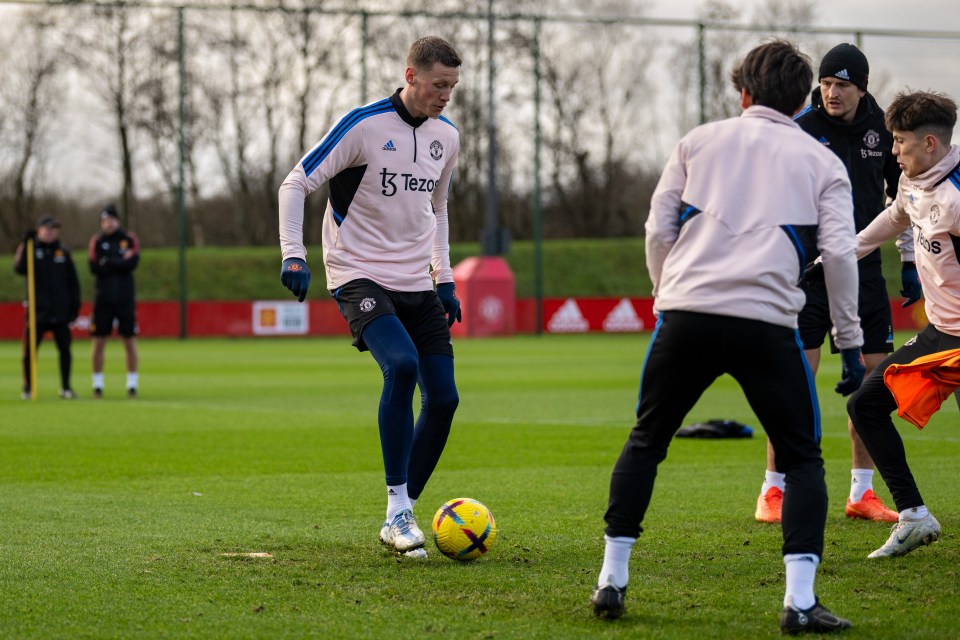 Wout Weghorst trains with his new team-mates