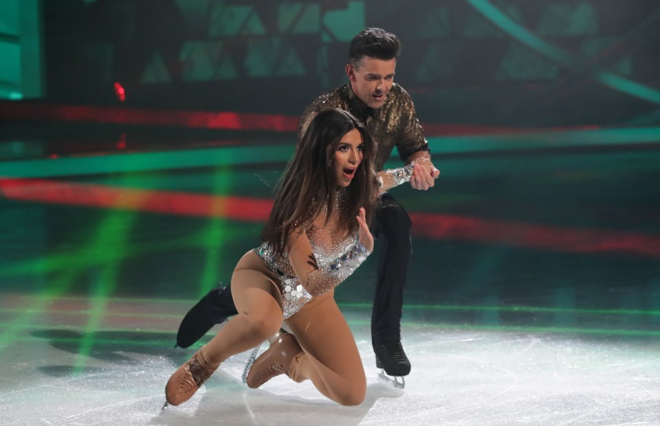 Ekin-Su crawled across the ice in a nod to her villa past