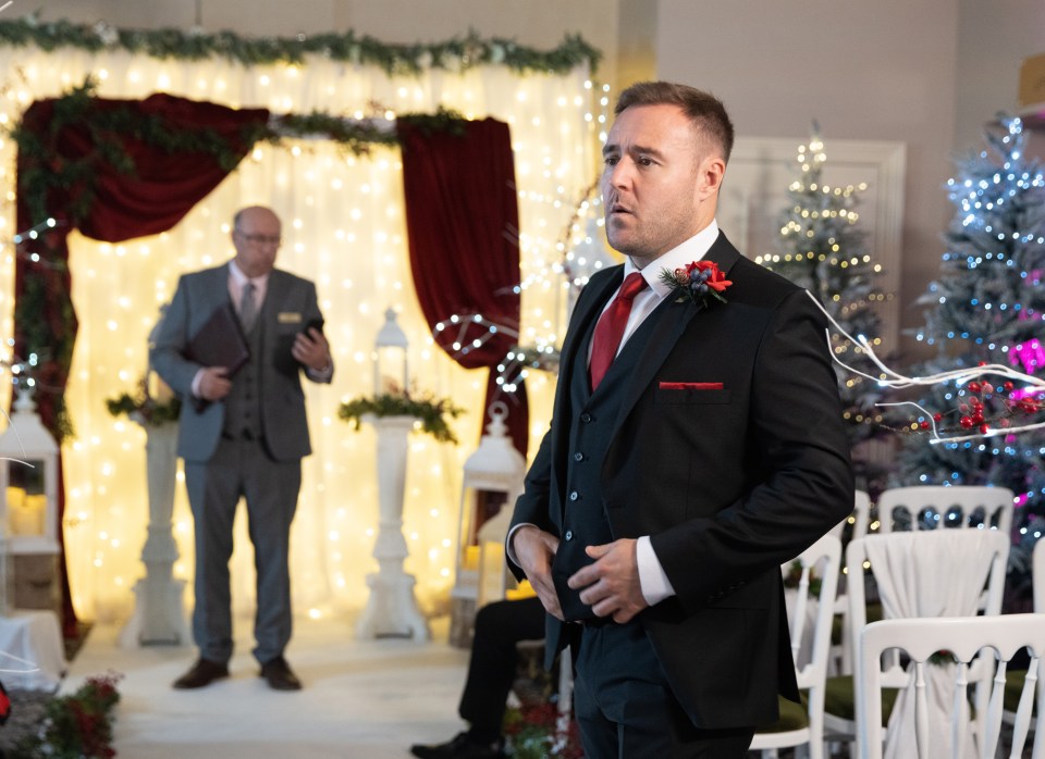 Tyrone Dobbs actor Alan Halsall has signed a new deal to remain on the soap