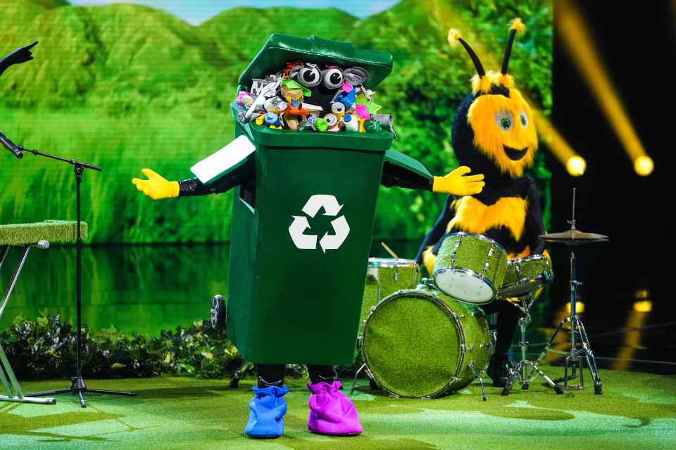 The former world No1 kept his identity secret dressed up as a bin