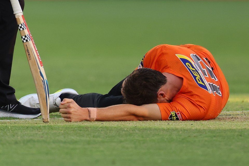 The Western Australia star immediately crashed to the floor