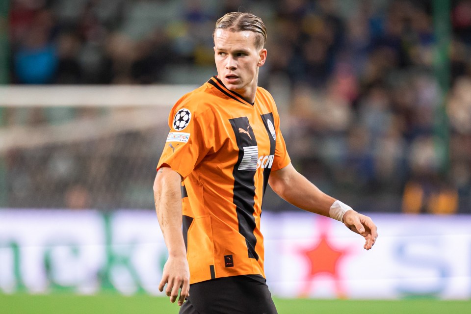 Chelsea have hijacked Arsenal's bid to sign Shakhtar Donetsk star Mykhailo Mudryk