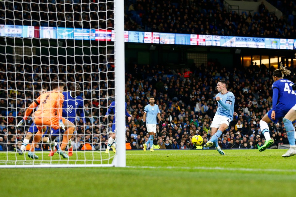 Foden makes it 3-0 from close range