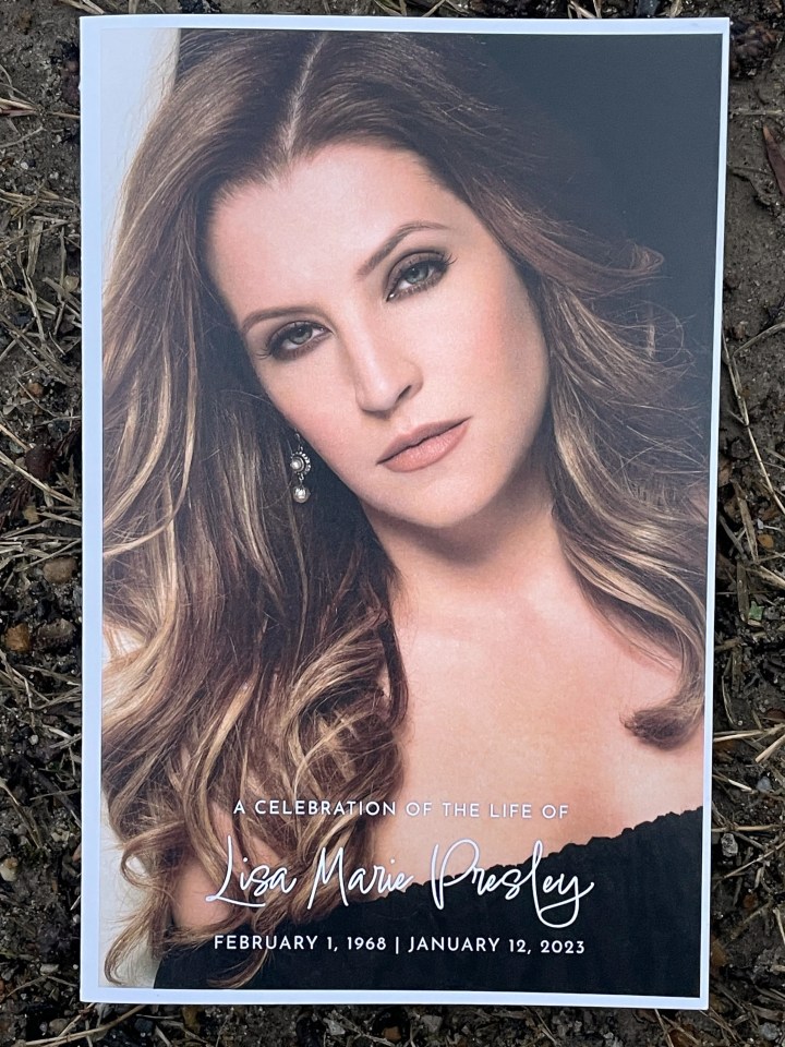 Thousands of people have gathered at Graceland to pay tribute to Lisa Marie Presley