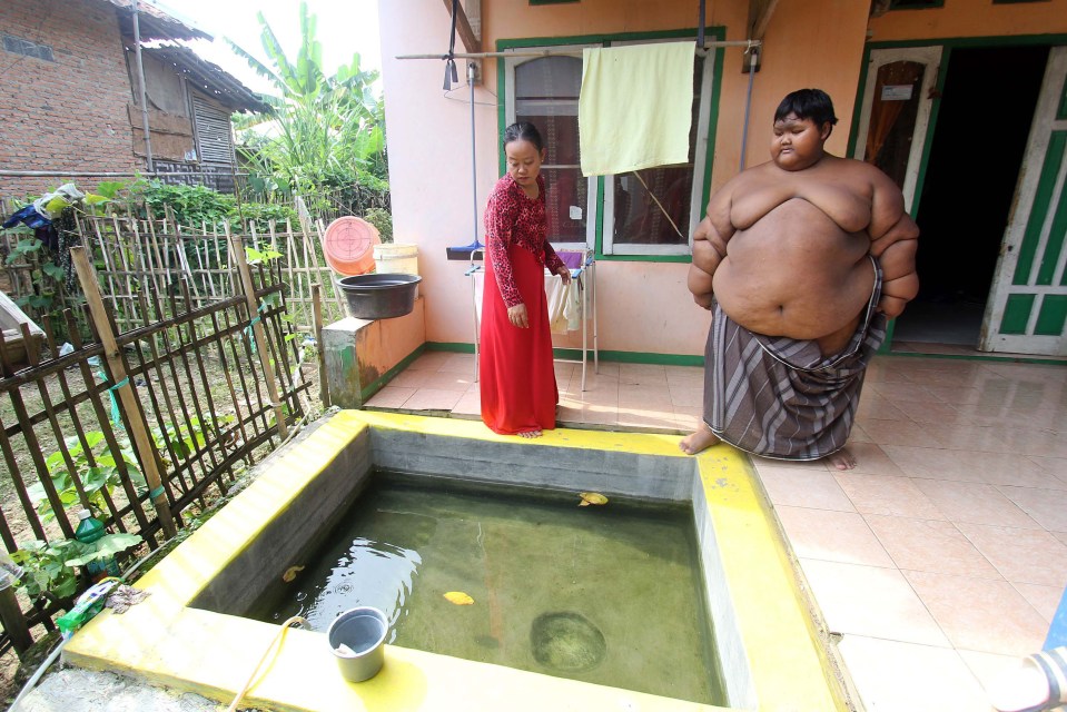 Aria was so large that he had to be bathed in a specially-build pool outside