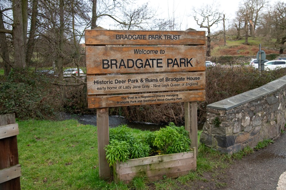 It attracts homebuyers and tourists due to its close proximity to Bradgate Park