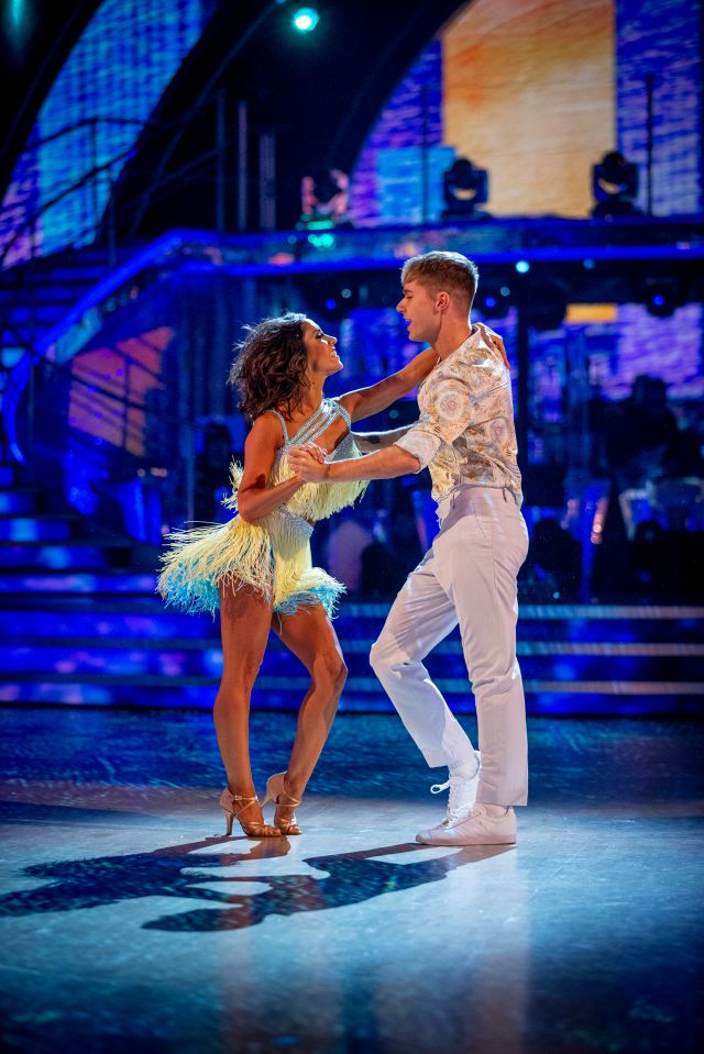 HRVY on the dancefloor with Janette