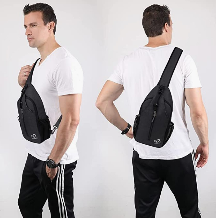 The bag can be worn either on the front or on the back of the body