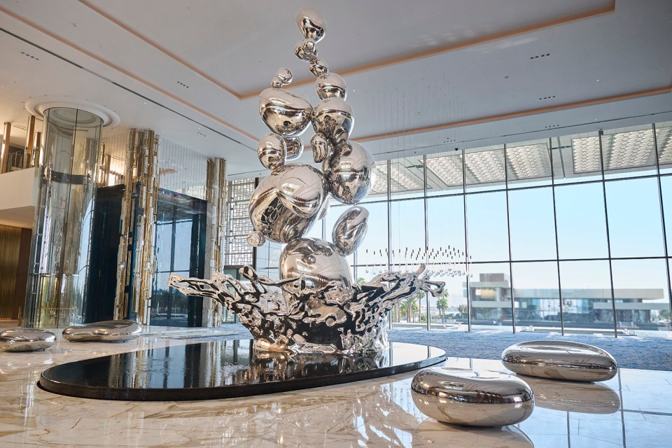 The hotel has gorgeous sculptures including this one, called Droplets, located in the lobby