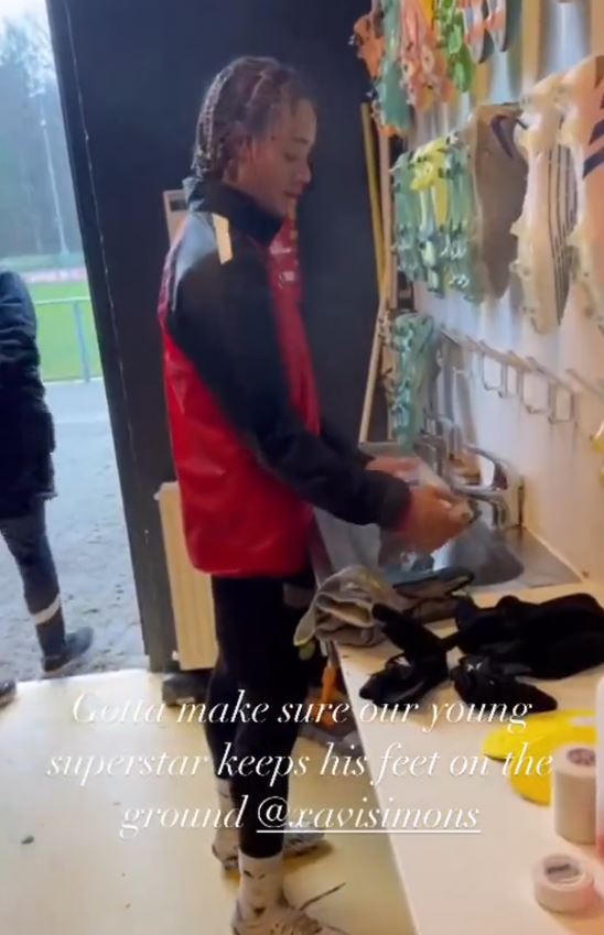 Xavi Simons was forced to wash the boots after PSV training