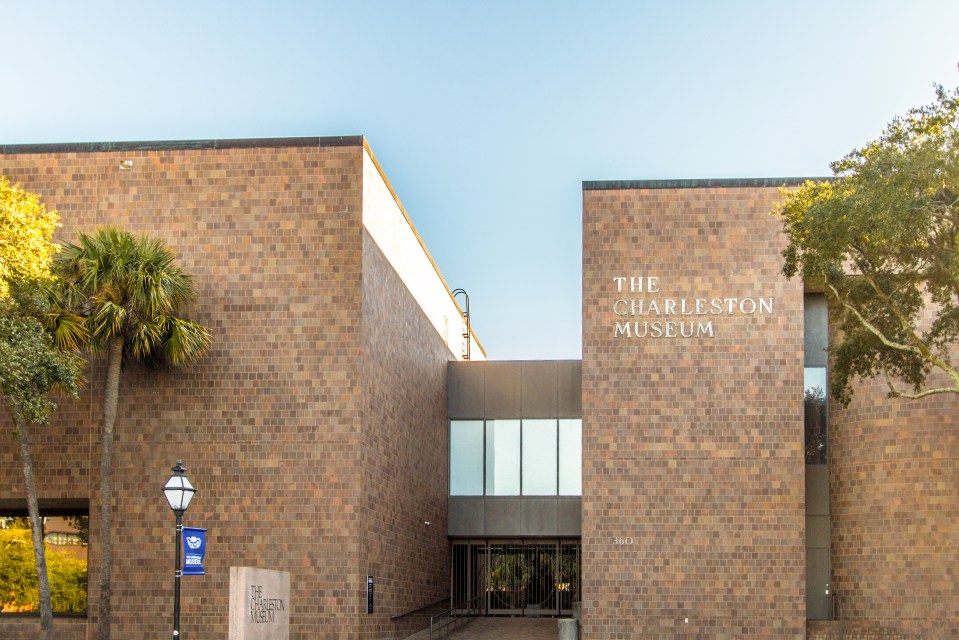 a brick building with the words the charleston museum on it