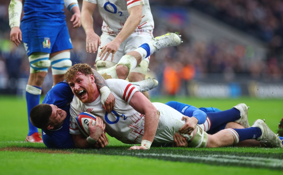 Ollie Chessum dives over for England's second