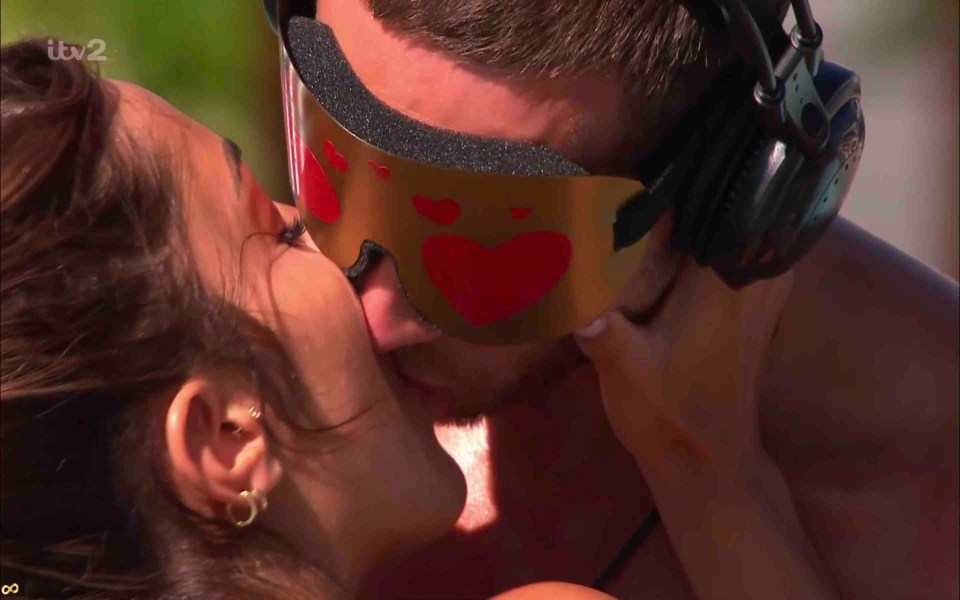 Viewers were confused by Olivia’s ‘obsession’ over Ron and Tanyel’s snog