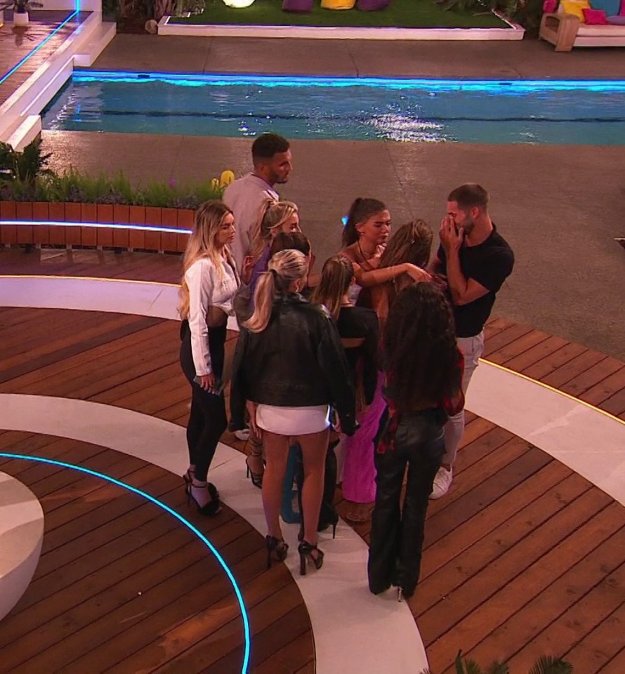 The cast gathered around her after the boys made their decisions