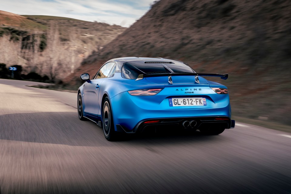 Thee A110 R looks wicked in the exact same blue as the Alpine F1 car