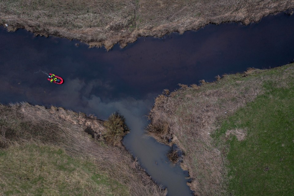 The expert said there are inlets and gullies police should be searching on foot