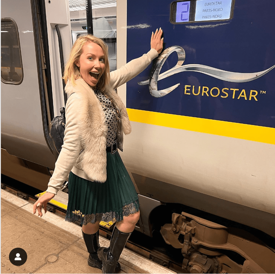 Laura impressed fans with her latest photo’s in Paris