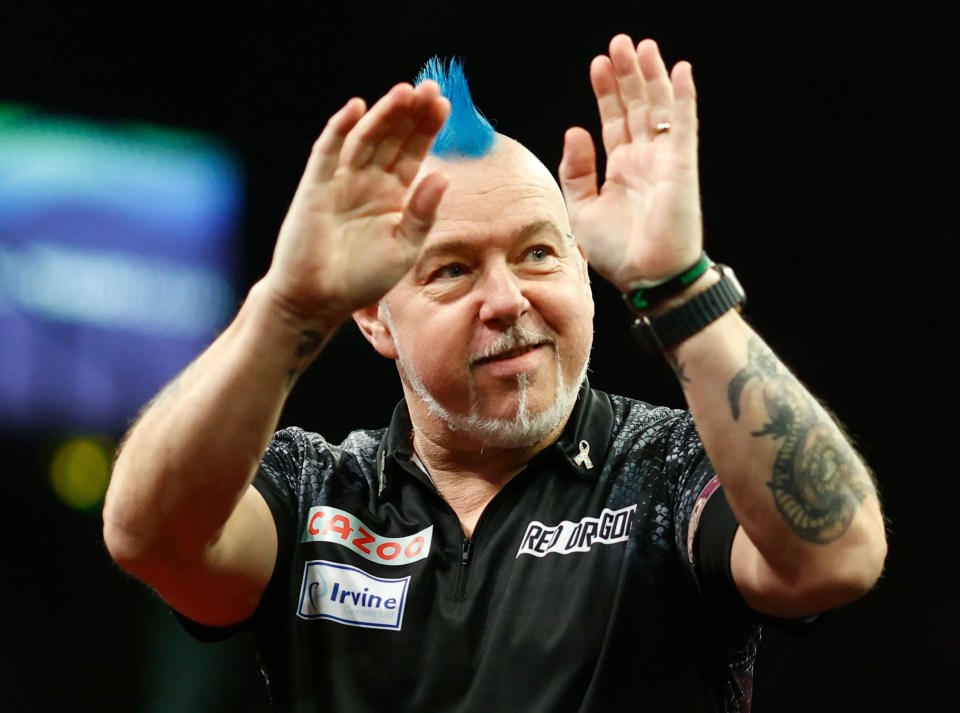 Peter Wright had fans utterly confused with his optical illusion at the Premier League Darts