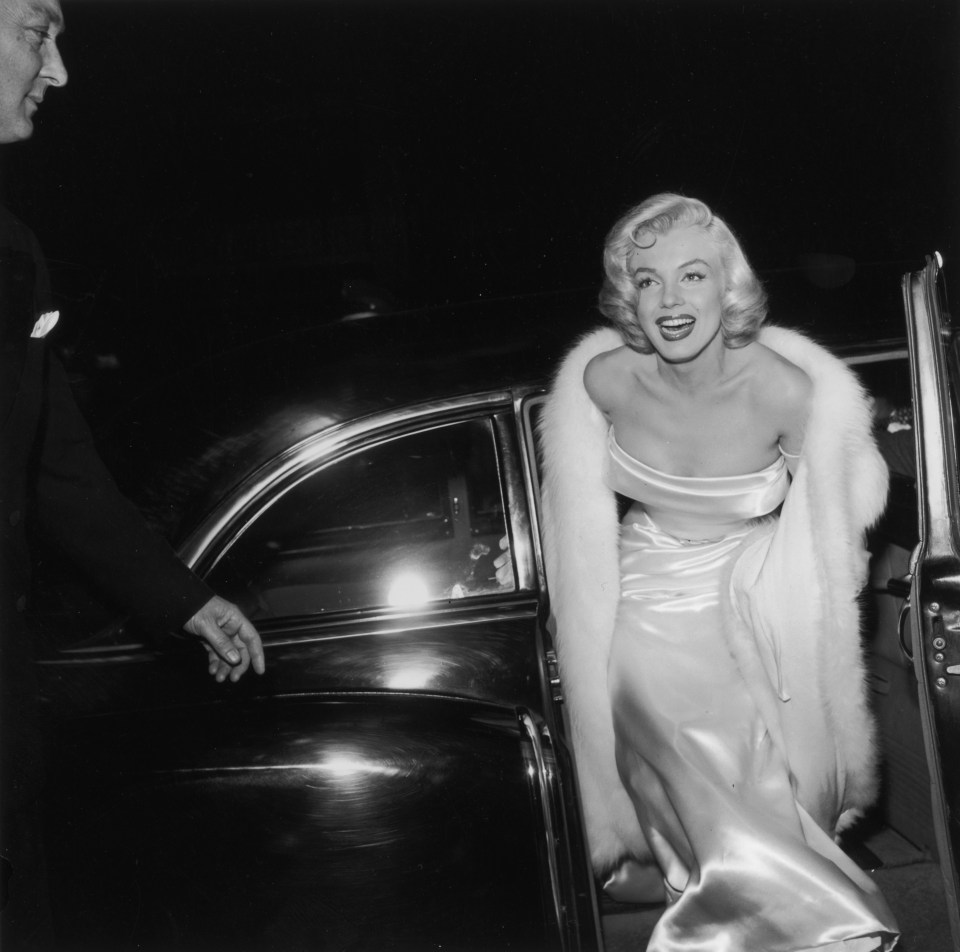 Dolly idolises Marilyn Monroe and strives to look like her