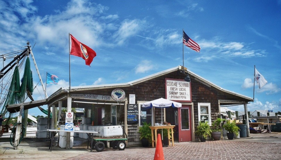 a building with a sign that says iceland seafood