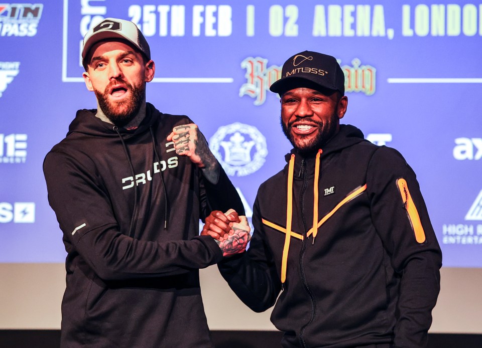 Mayweather takes on Aaron Chalmers this weekend