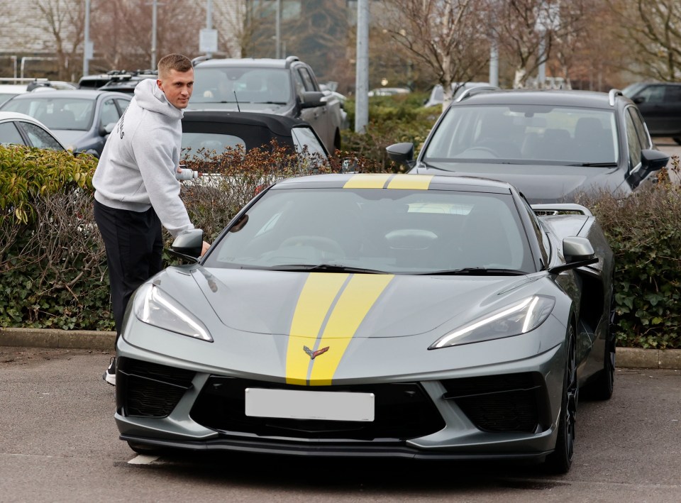 Dan Osborne showed off his incredible £140k supercar following a gym session