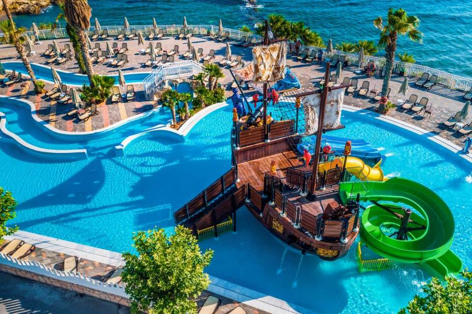 The Star Beach Village has an outdoor freshwater children’s pool that features slides, a waterfall and a section for smaller children