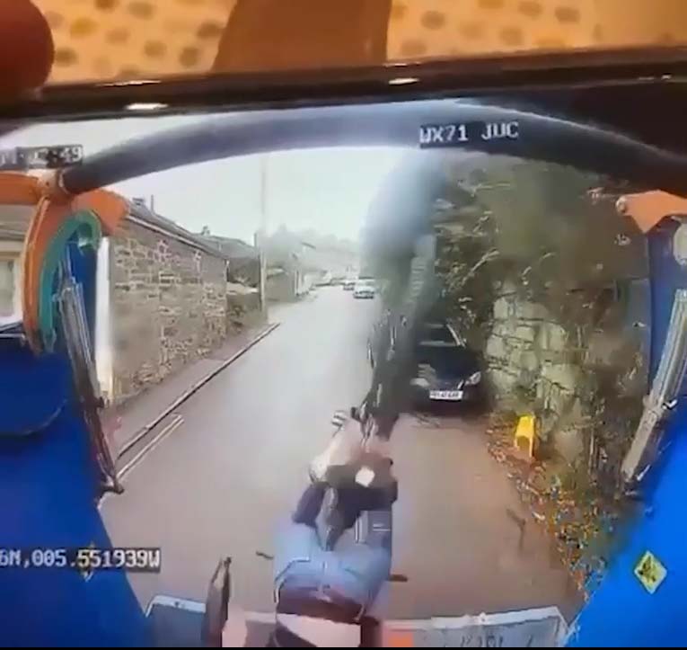 The cyclist topples into the recycling lorry