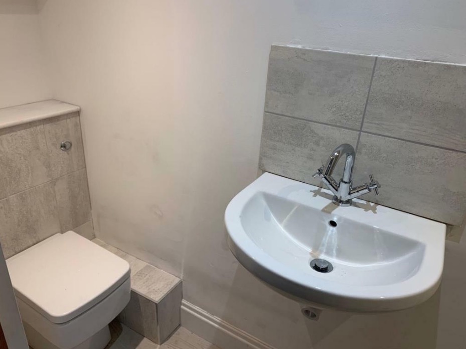 One person described the advertisement on Rightmove as 'gobsmacking'