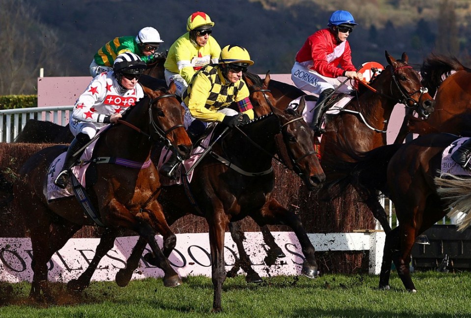 Cheltenham Festival 2022's Gold Cup race in action