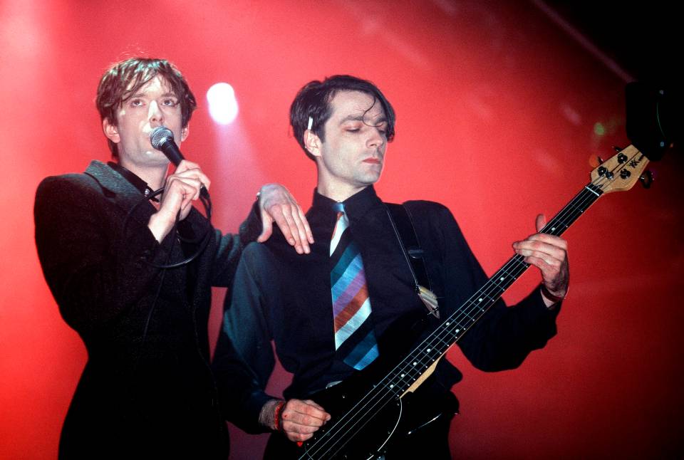 (FILE PHOTO) Steve Mackey, bass guitarist for Pulp, dies aged 56 UNITED KINGDOM - JUNE 24: GLASTONBURY FESTIVAL Photo of Jarvis COCKER and Steve MACKEY and PULP, Jarvis Cocker and Steve Mackey performing live onstage (Photo by Mick Hutson/Redferns)