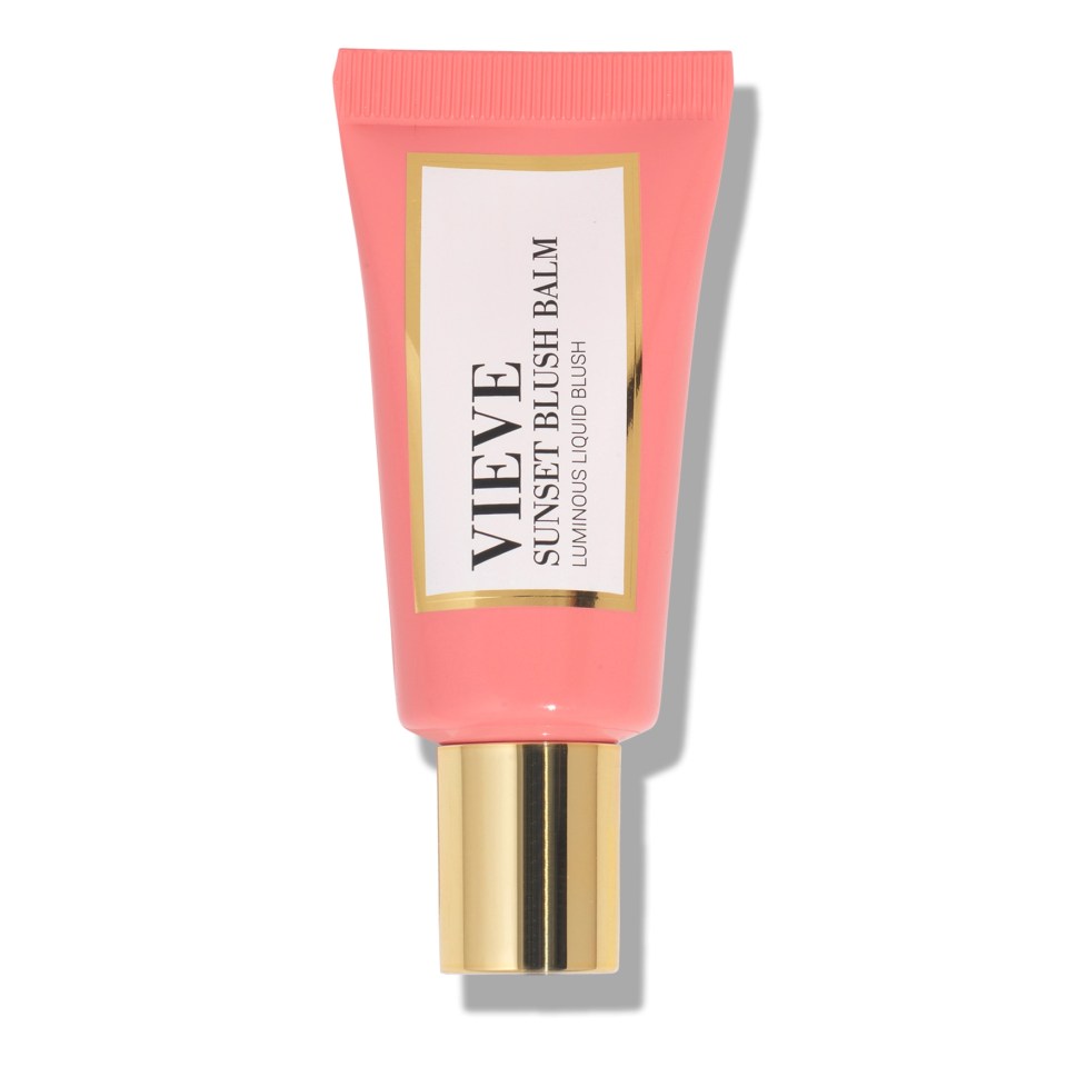 Vieve's formula is thick enough that it doesn’t immediately pour out of the tube like other liquid blushers