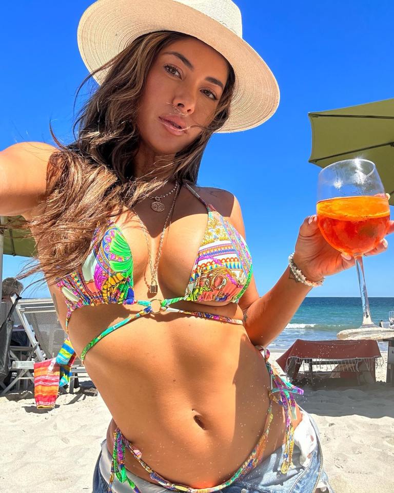 Arianny Celeste is on holiday in Mexico