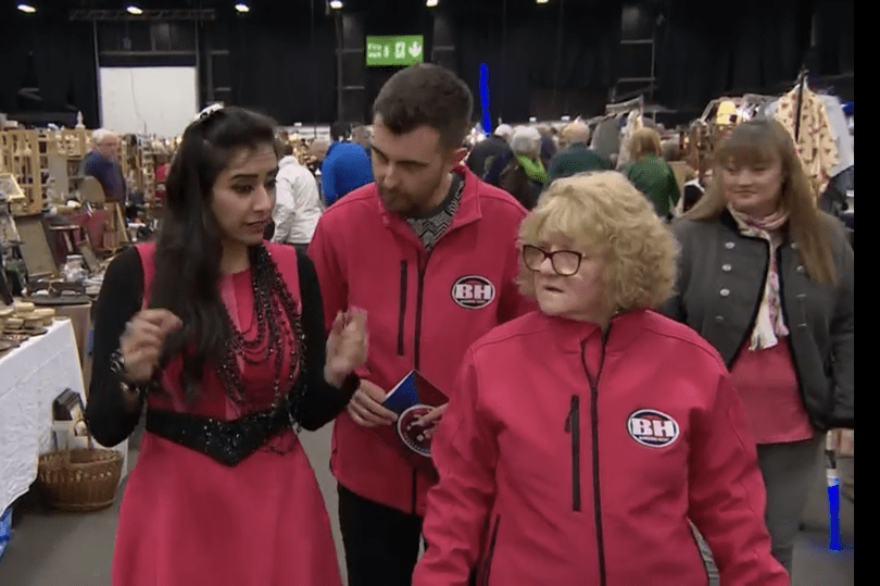 Bargain Hunt fans blamed Roo Irvine for the disqualification