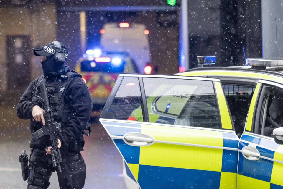 An armed convoy, transporting Cashman, arrives at Manchester Crown Court