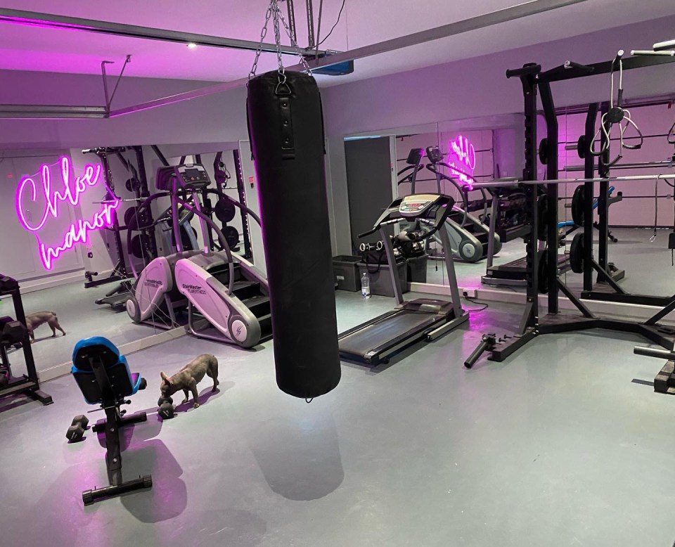 Fans' opinions have been split over the neon pink writing on the mirror of Chloe's private gym