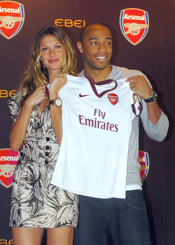 Gisele Bundchen was delighted to show off the Arsenal shirt with Thierry Henry