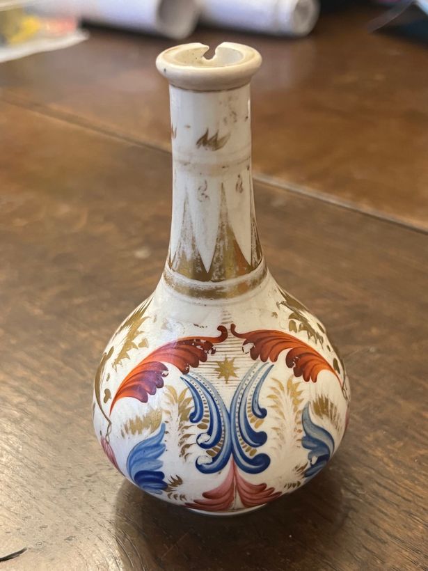 Charles valued the vase at around £40 as it was slightly damaged