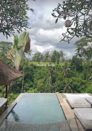 Gabby and Brandon's villa boasted an infinity pool