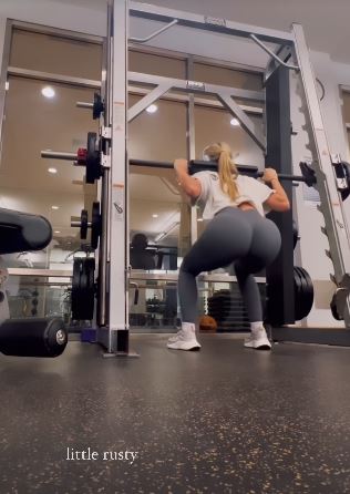 She could be seen lifting weights while squatting