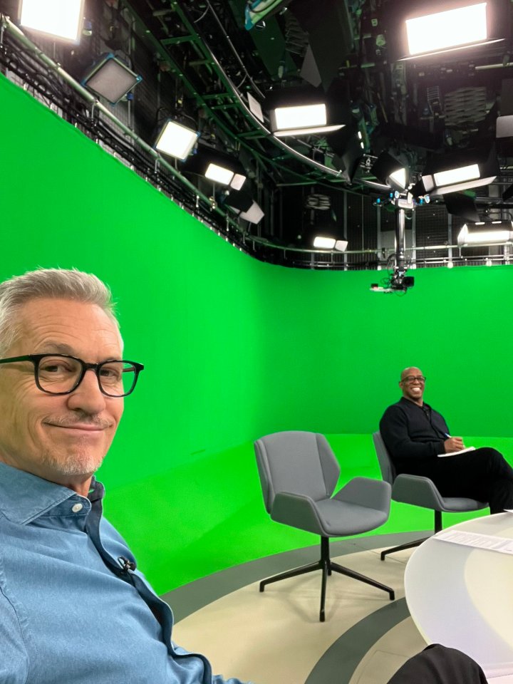 Fans were shocked to see how the studio really looks with no fancy screens and instead just the green screen