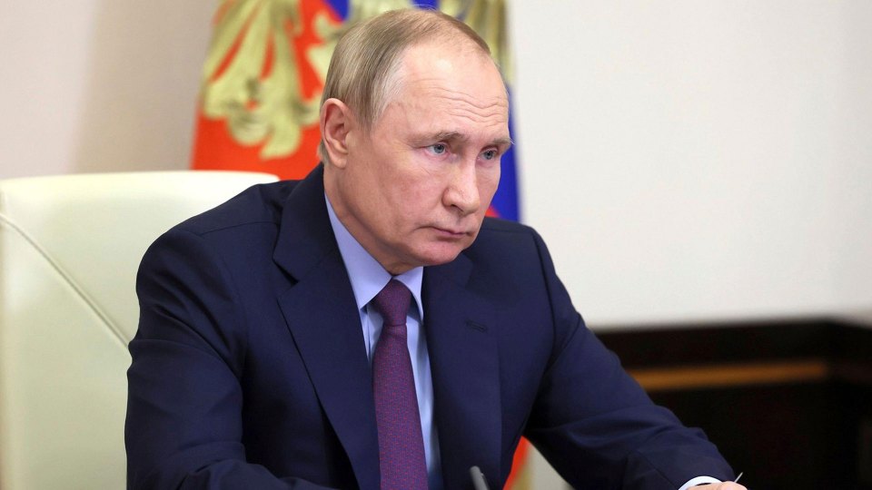 Vladimir Putin is set to hold an emergency meeting