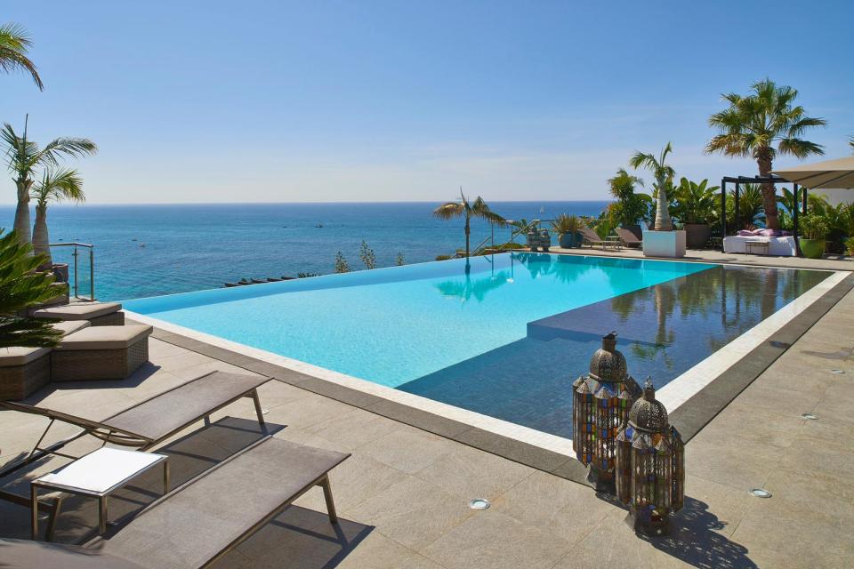 The villa in Portugal has an amazing pool