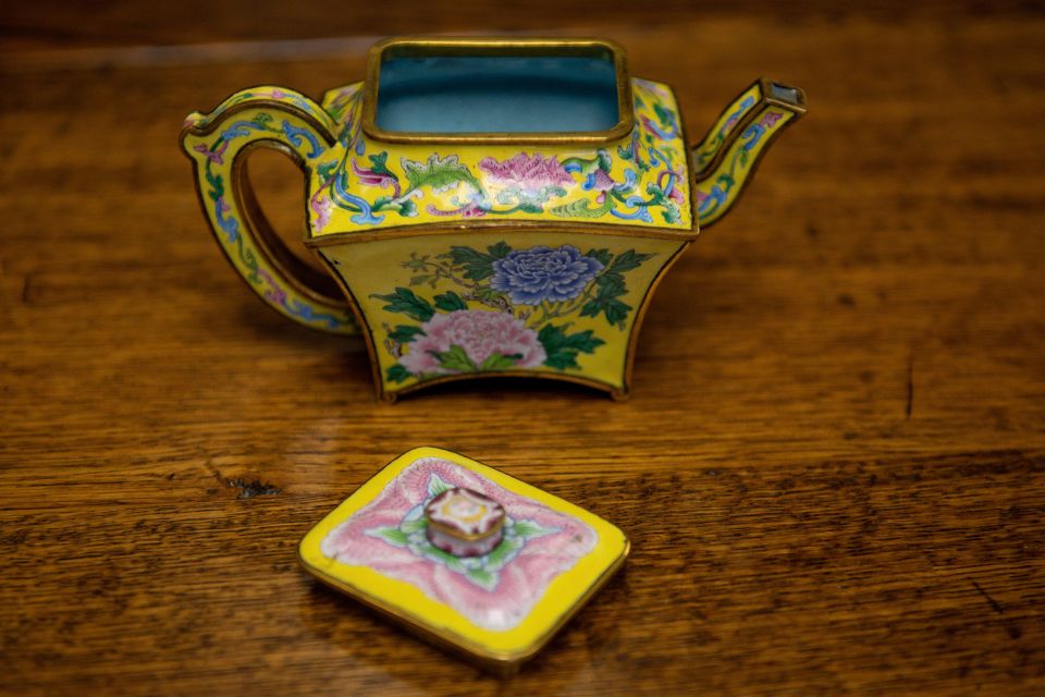 The rare imperial Chinese ‘teapot’ sold for a whopping £390,000