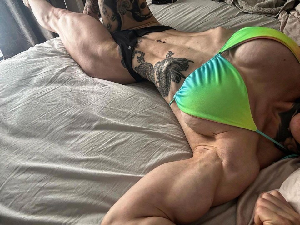 Social media users were blown away with Giovanna's ripped physique