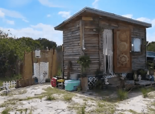 Jessica transformed an abandoned tool shed into a stylish micro home