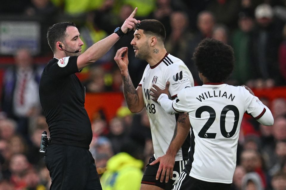 Alexandr Mitrovic and Willian were both sent off for Fulham